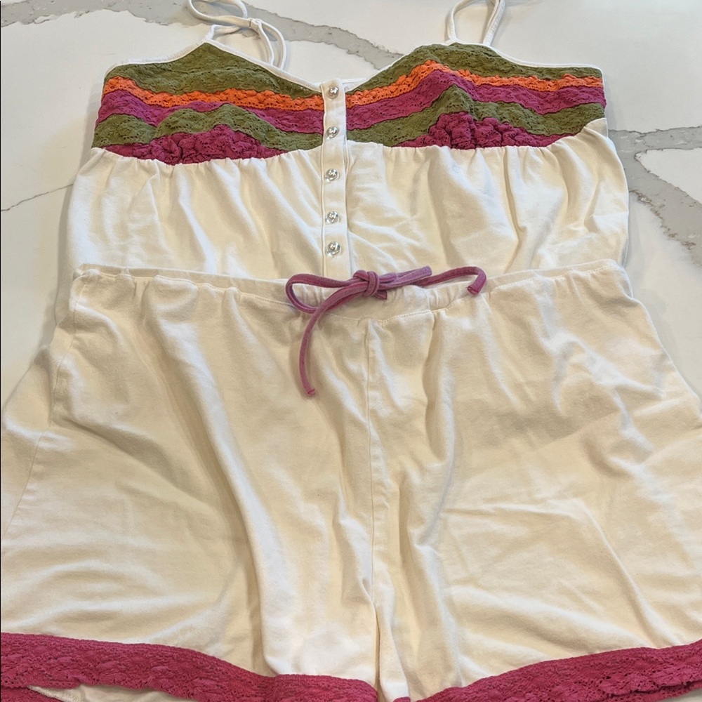 Sleep Sense Soft & Comfy Summer PJ’s  with Lace Trim. Shorts & Top stretch. Sz L